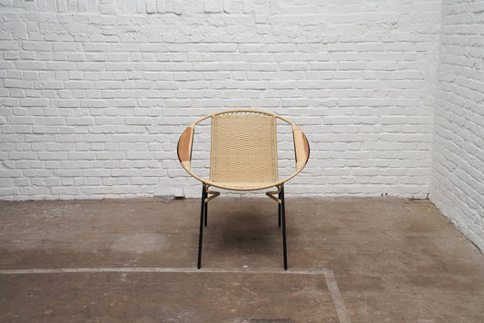 CLASSIC EASY CHAIR WOODEN ARMS