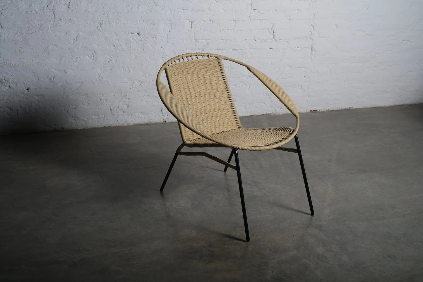 CLASSIC EASY CHAIR