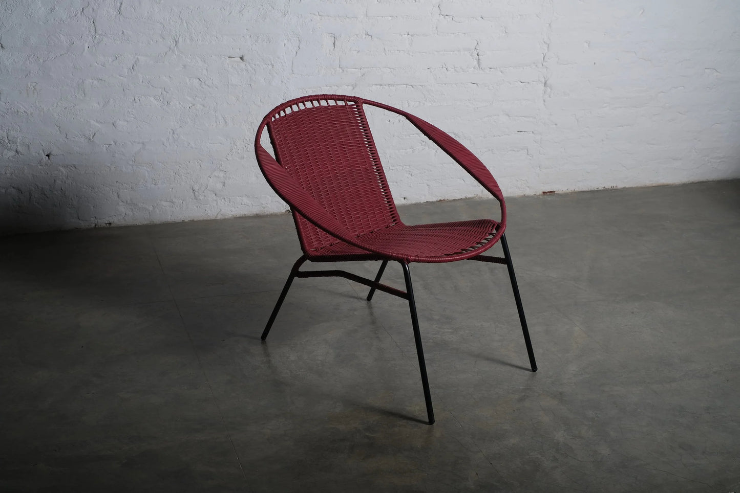 CLASSIC EASY CHAIR