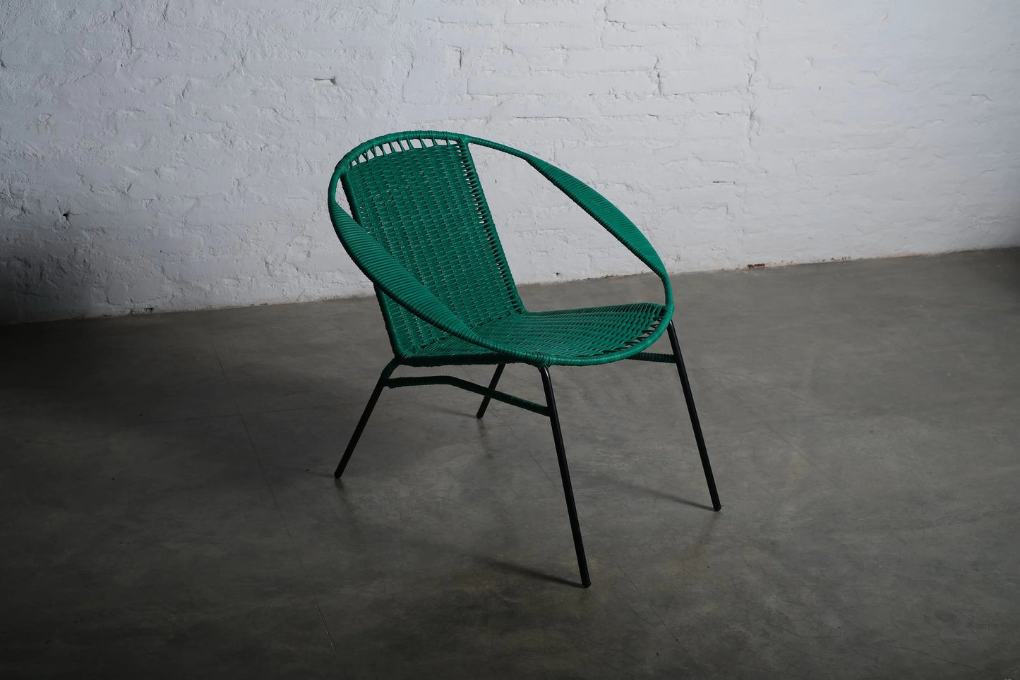 CLASSIC EASY CHAIR