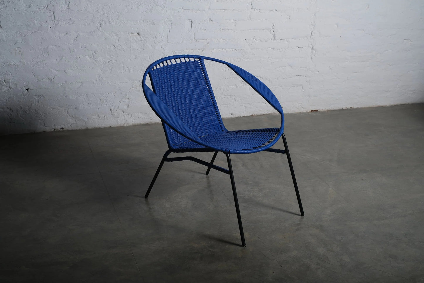 CLASSIC EASY CHAIR