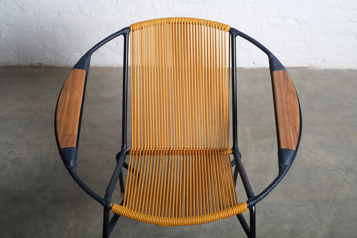 SOLIDO EASY CHAIR